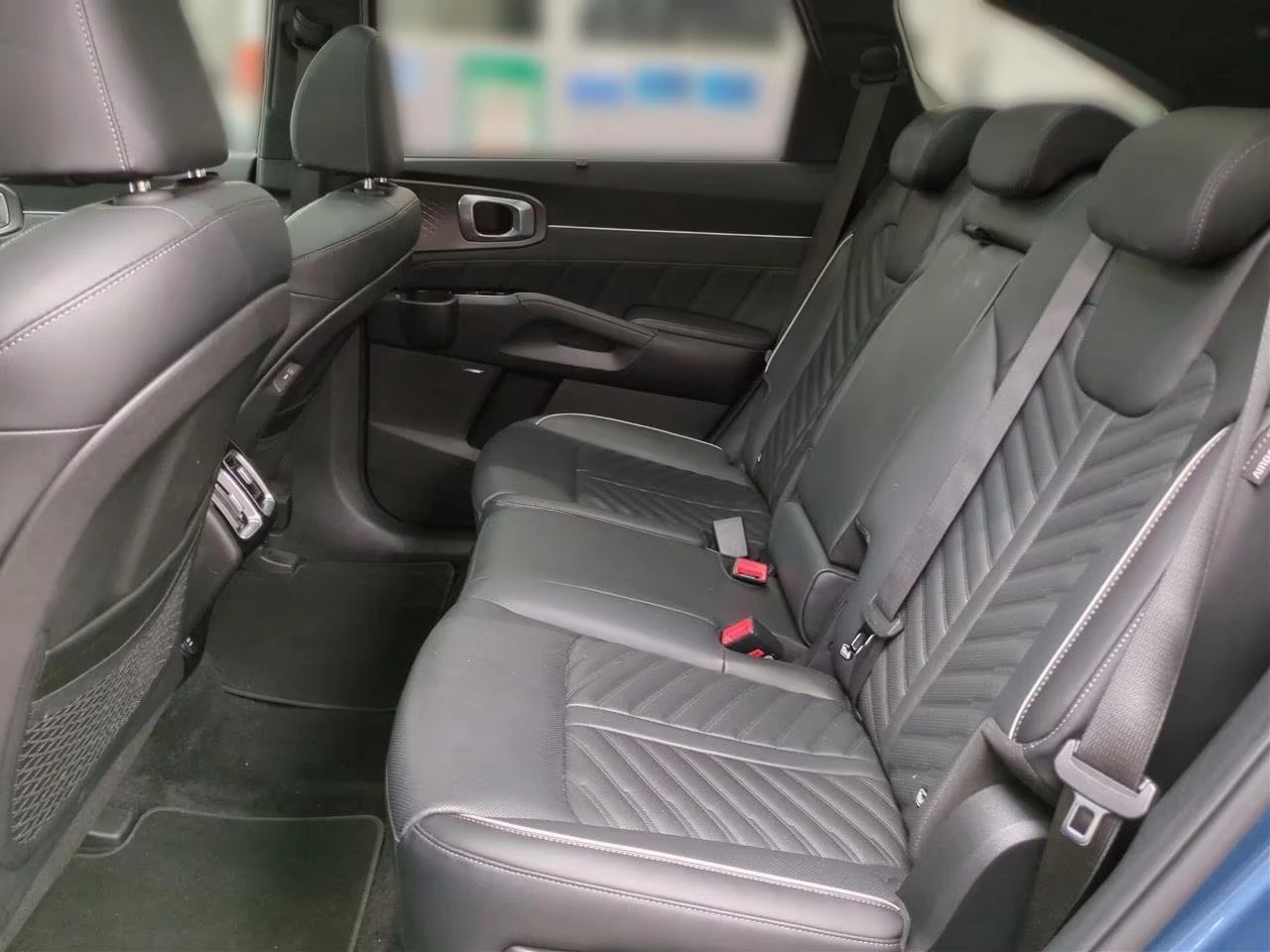 Kia Sorento HEV/215HP/4X4/PLATINUM/PANO/360/DIGITAL/ACC/950v | Mobile.bg � ����������� 11