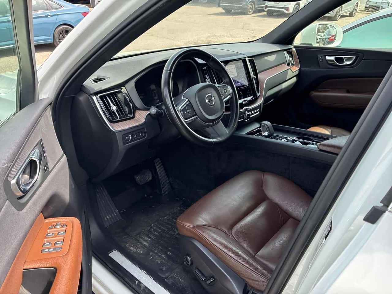Volvo XC60 INSCRIPTION EXPRESSION| PANO| ПОДГРЕВИ| CARFAX| , снимка 9 - Автомобили и джипове - 54641227