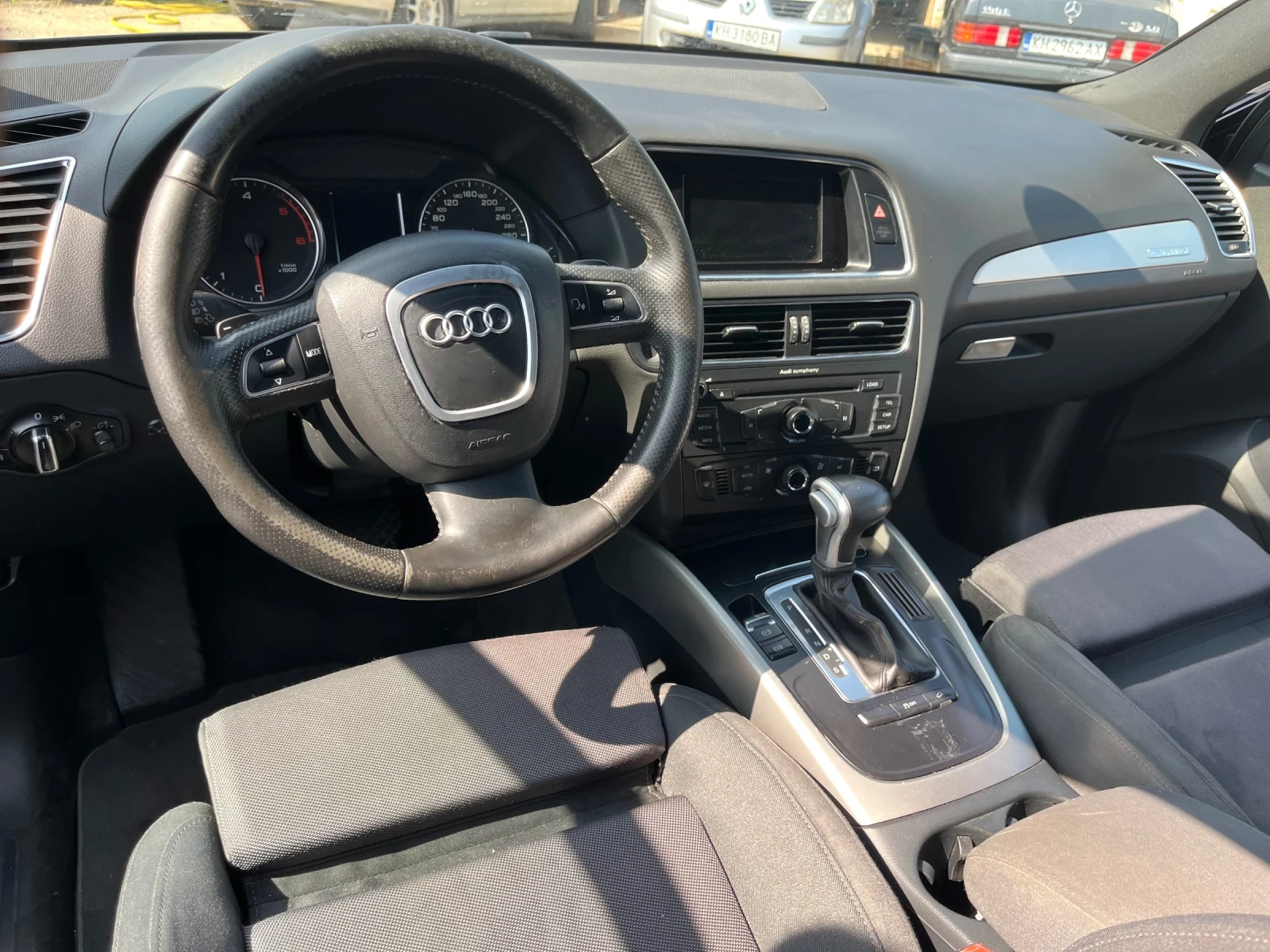 Audi Q5 2.0TDI, снимка 9 - Автомобили и джипове - 55920206