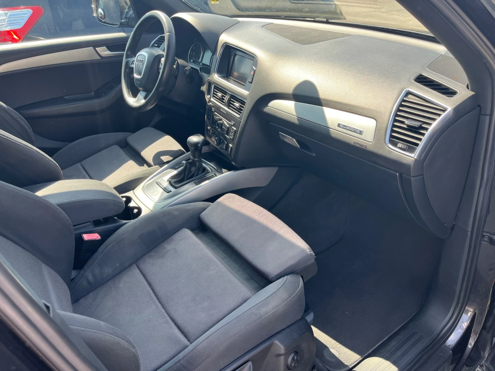 Audi Q5 2.0TDI, снимка 10 - Автомобили и джипове - 55920206