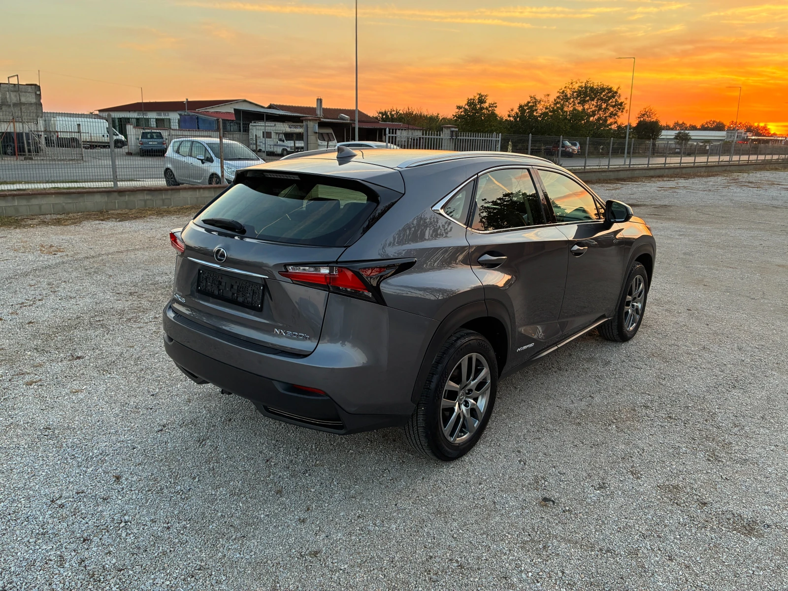 Lexus NX 300h Facelift, снимка 8 - Автомобили и джипове - 56584622