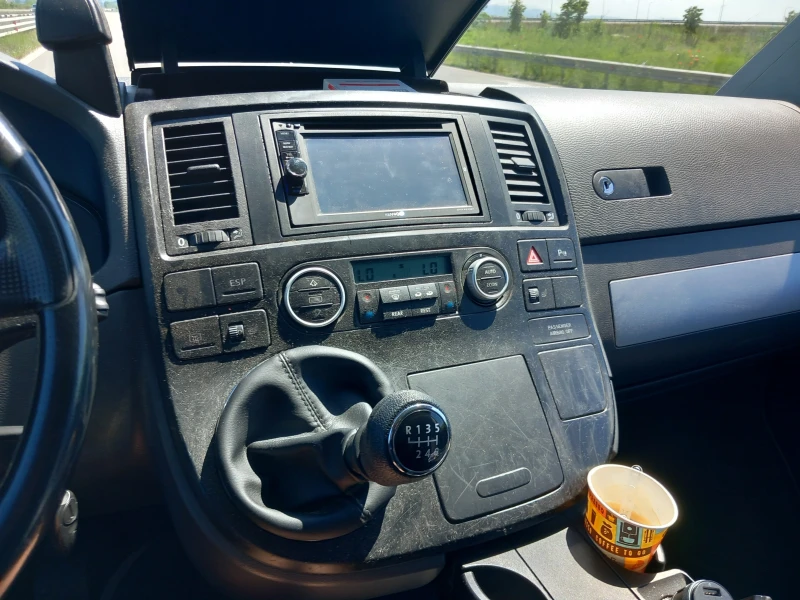 VW Multivan 2.5TDI, снимка 16 - Бусове и автобуси - 52946661