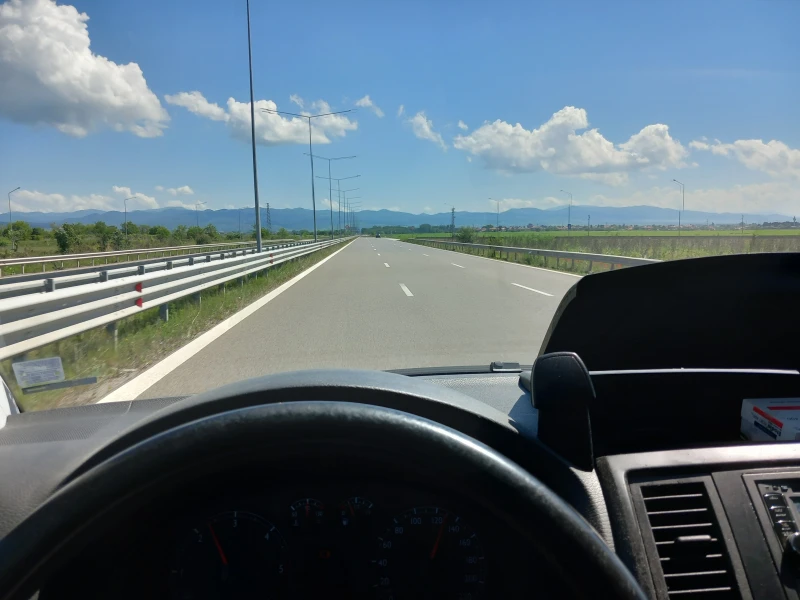 VW Multivan 2.5TDI, снимка 8 - Бусове и автобуси - 52946661