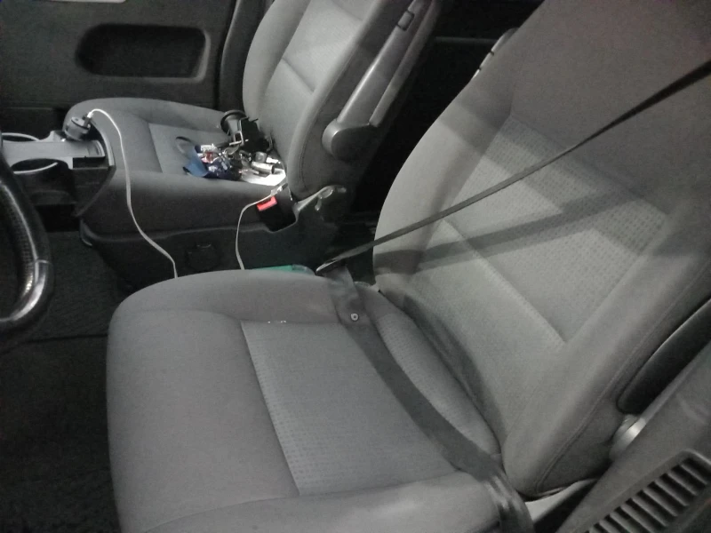 VW Multivan 2.5TDI, снимка 15 - Бусове и автобуси - 52946661