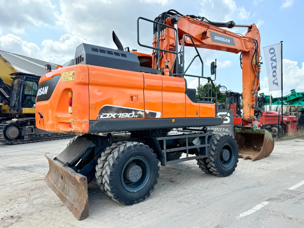 Багер DOOSAN DX190W-5, снимка 5 - Индустриална техника - 54358300