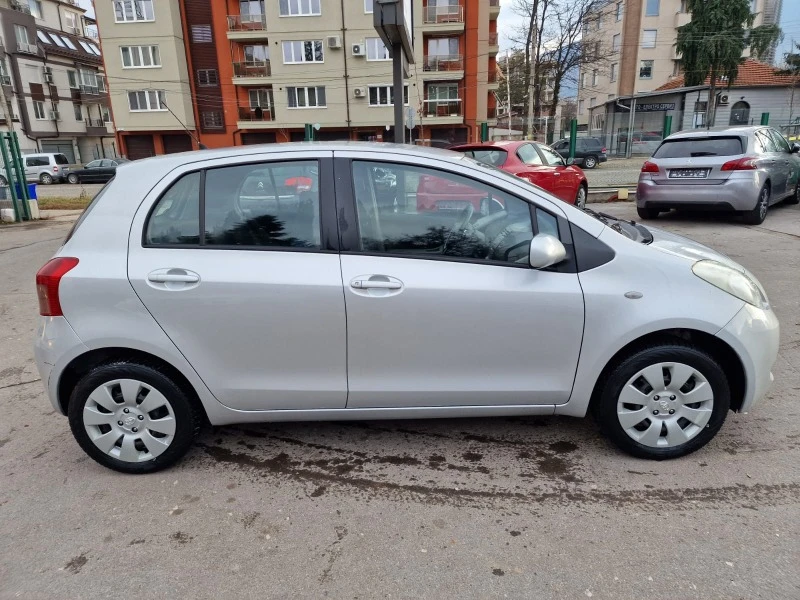 Toyota Yaris 1.0 benz, снимка 7 - Автомобили и джипове - 39201702