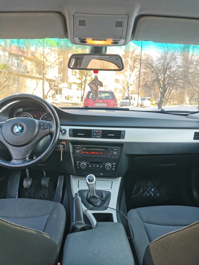 BMW 320 2.0 дизел facelift ПЕРФЕКТНА, снимка 8 - Автомобили и джипове - 49210676