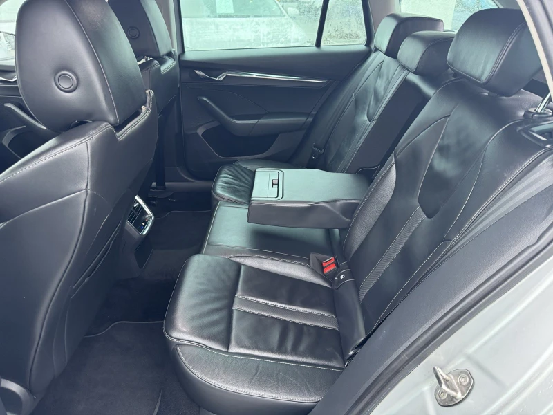 Skoda Octavia 2.0 TDI 4x4, снимка 12 - Автомобили и джипове - 53246573