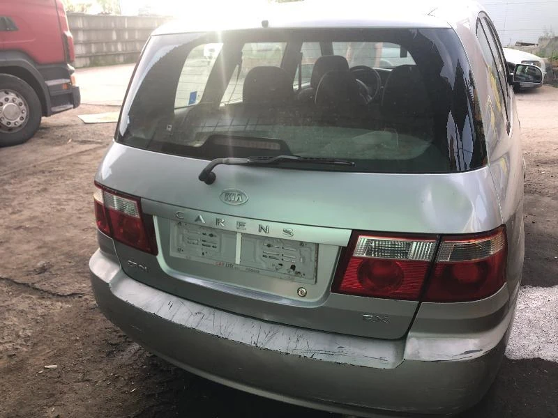 Kia Carens 2.0 CRDI, снимка 4 - Автомобили и джипове - 47307071