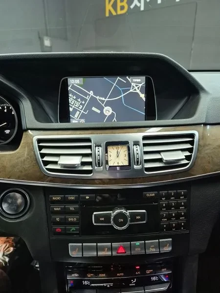Mercedes-Benz E 300 W212 E300 Elegance, снимка 10 - Автомобили и джипове - 55218774