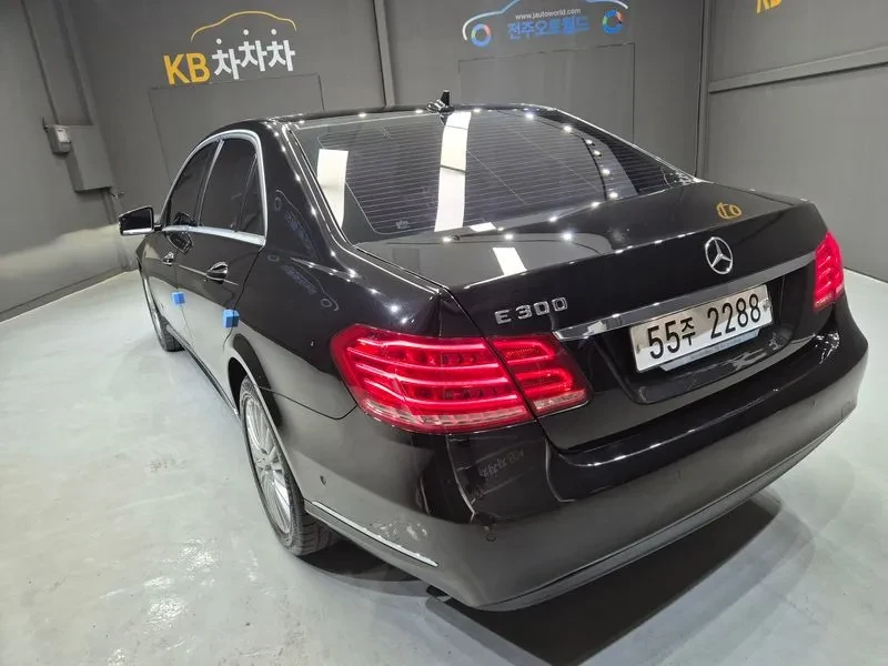 Mercedes-Benz E 300 W212 E300 Elegance, снимка 3 - Автомобили и джипове - 55218774