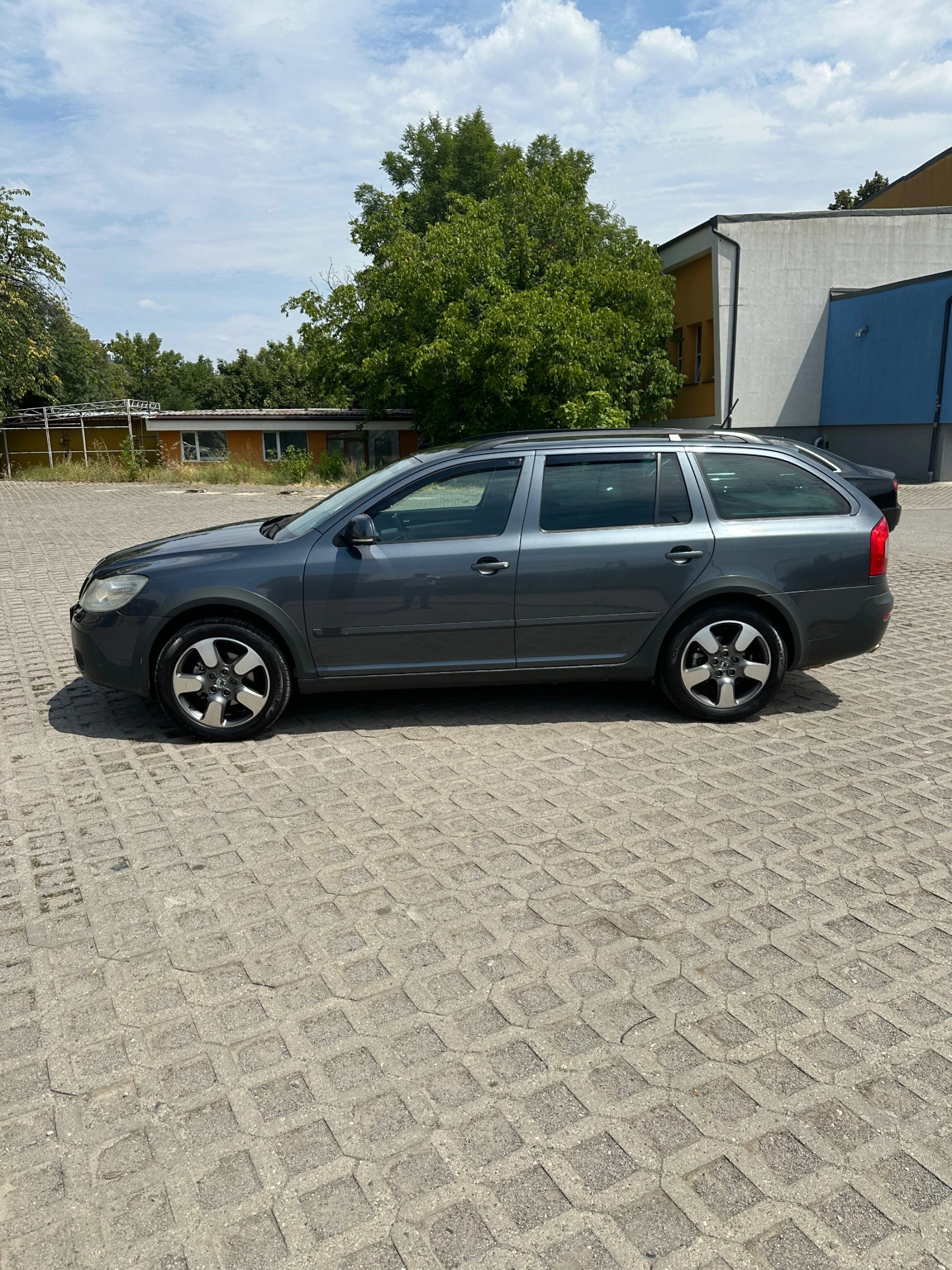 Skoda Octavia SCOUT 4* 4 - изображение 6