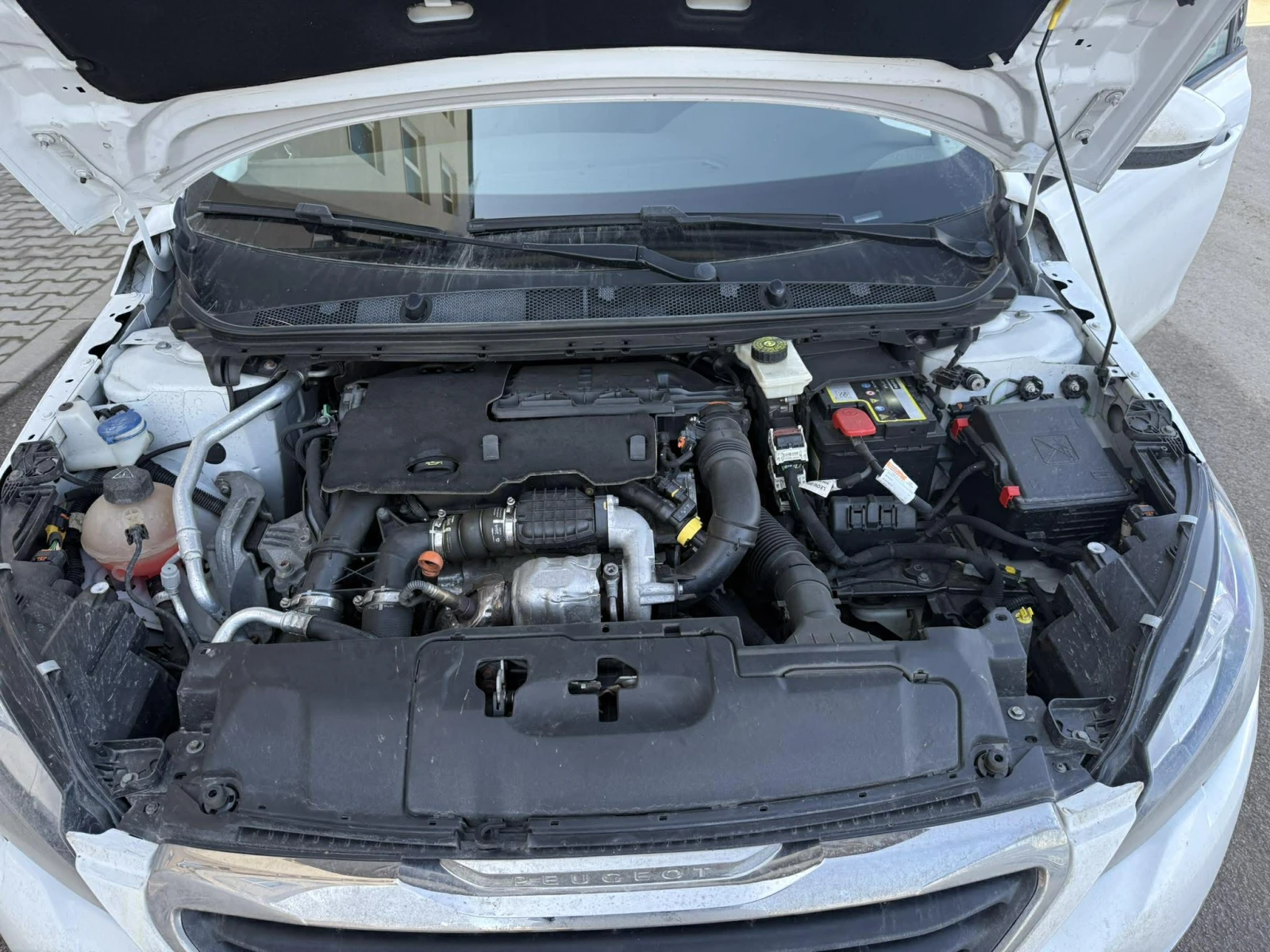 Peugeot 308 1.6 HDI* LED* TOP* NAVI* Euro 5, снимка 3 - Автомобили и джипове - 53872180