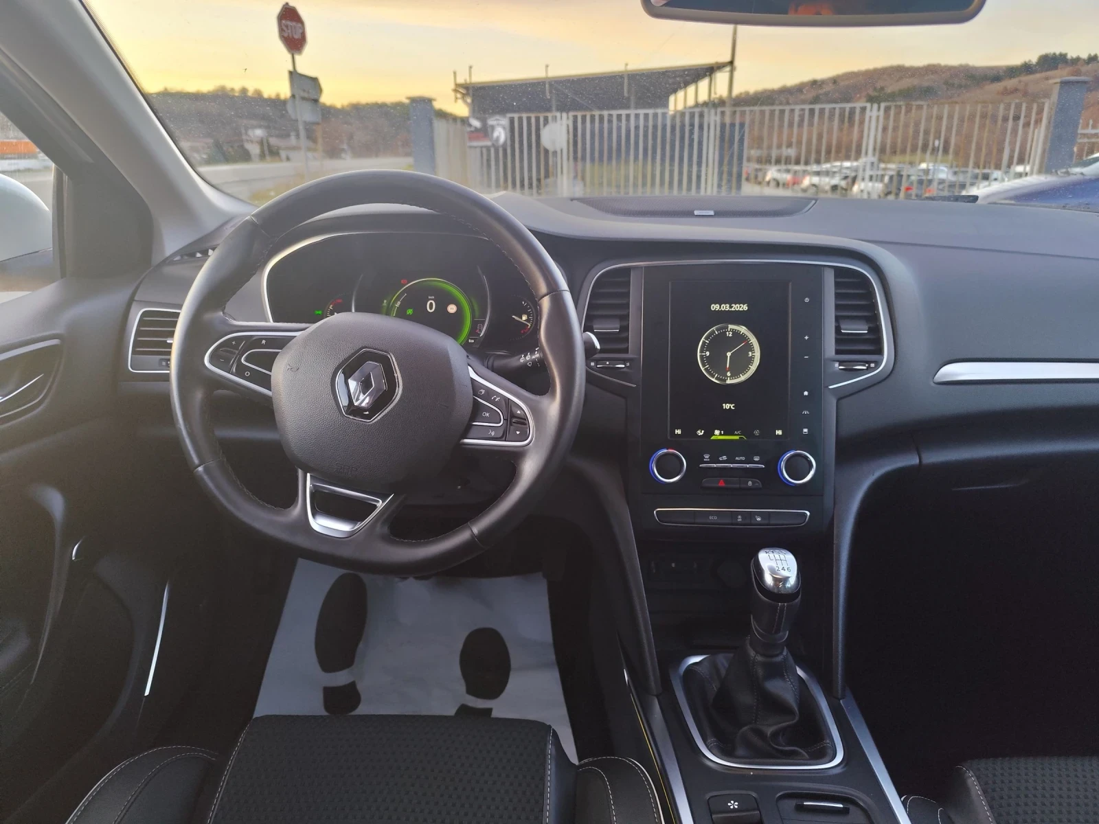 Renault Megane 1.6, снимка 9 - Автомобили и джипове - 53890897