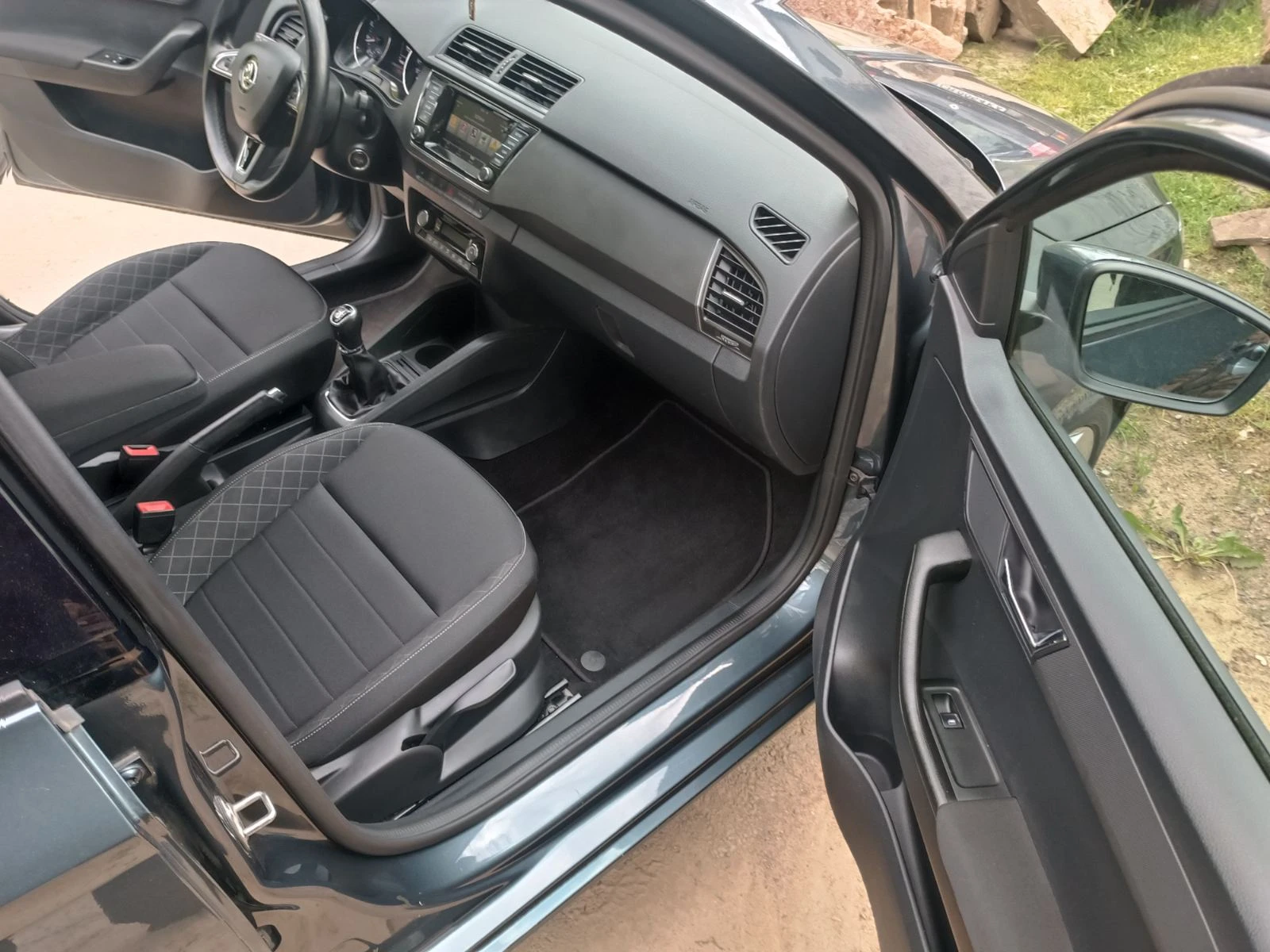 Skoda Fabia 1.2TSI - 4ри цилиндъра, снимка 12 - Автомобили и джипове - 54577590
