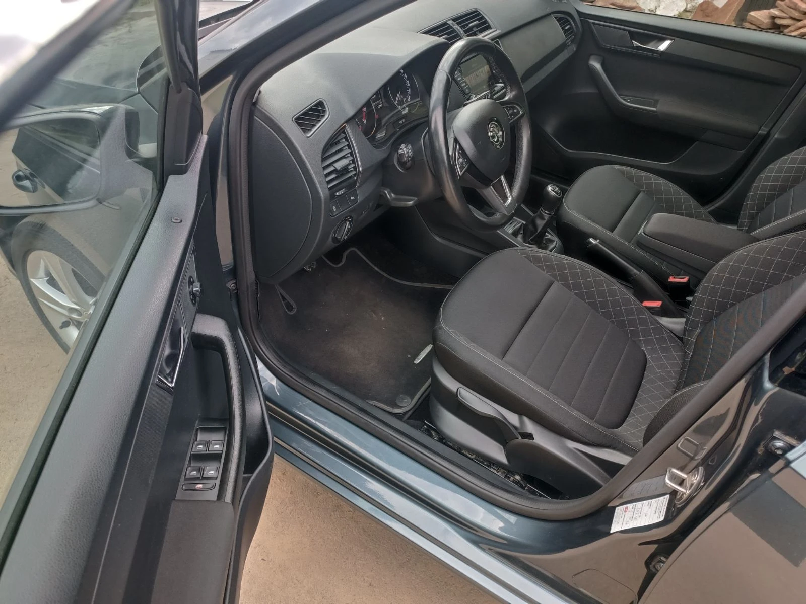 Skoda Fabia 1.2TSI - 4ри цилиндъра, снимка 8 - Автомобили и джипове - 54577590