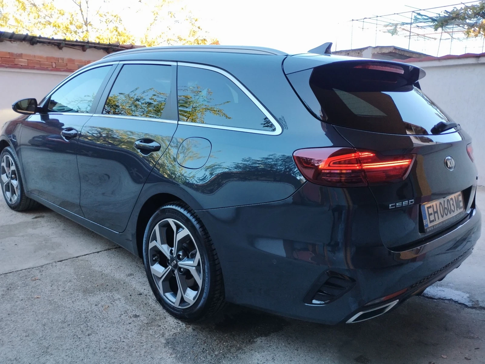 Kia Ceed plug in hybrid , снимка 4 - Автомобили и джипове - 54743460