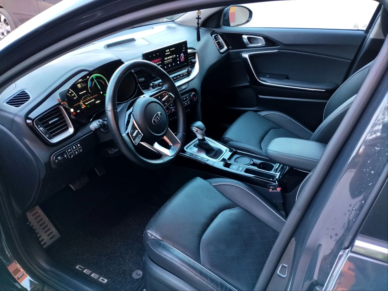 Kia Ceed plug in hybrid , снимка 5 - Автомобили и джипове - 54743460