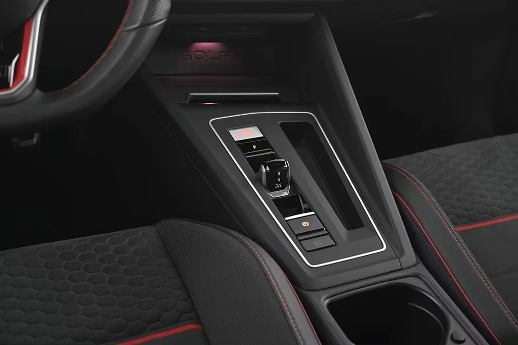 VW Golf GTI CLUB SPORT/300HP/DSG/MATRIX/NAVI/CAM/624z, снимка 14 - Автомобили и джипове - 55379453