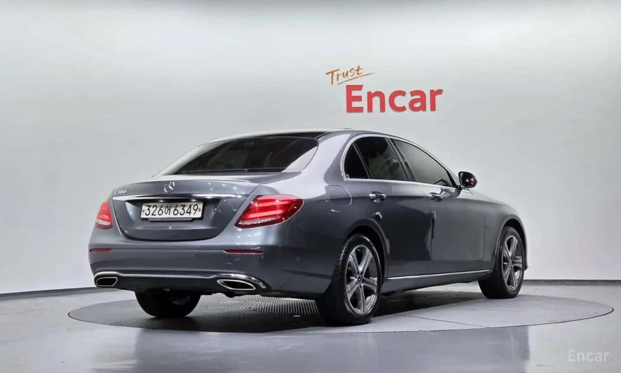 Mercedes-Benz E 300 * E300 Avantgarde * CARFAX * ЦЕНА ДО БГ, снимка 2 - Автомобили и джипове - 55510605