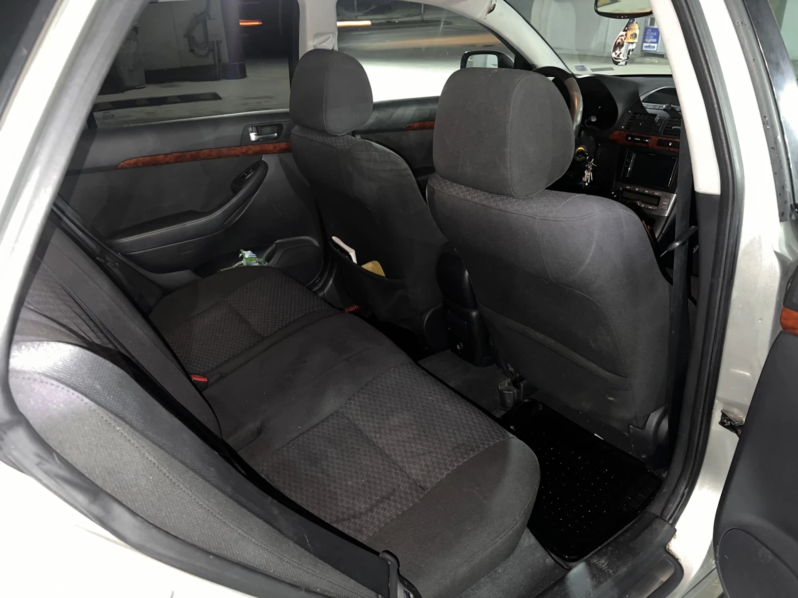 Toyota Avensis 2.0 Бензин 147к.с, снимка 15 - Автомобили и джипове - 56086266