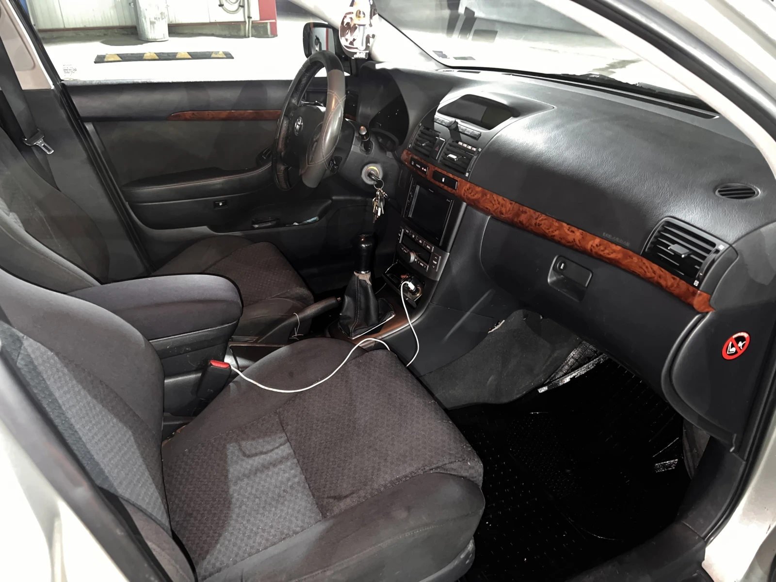 Toyota Avensis 2.0 Бензин 147к.с, снимка 12 - Автомобили и джипове - 56086266