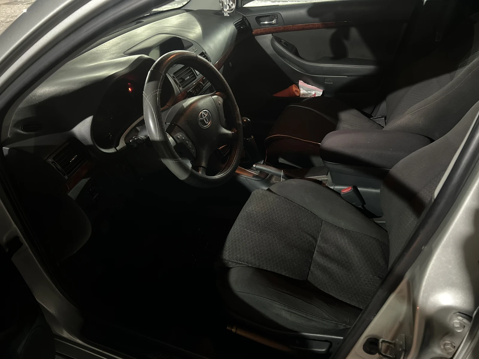 Toyota Avensis 2.0 Бензин 147к.с, снимка 16 - Автомобили и джипове - 56086266