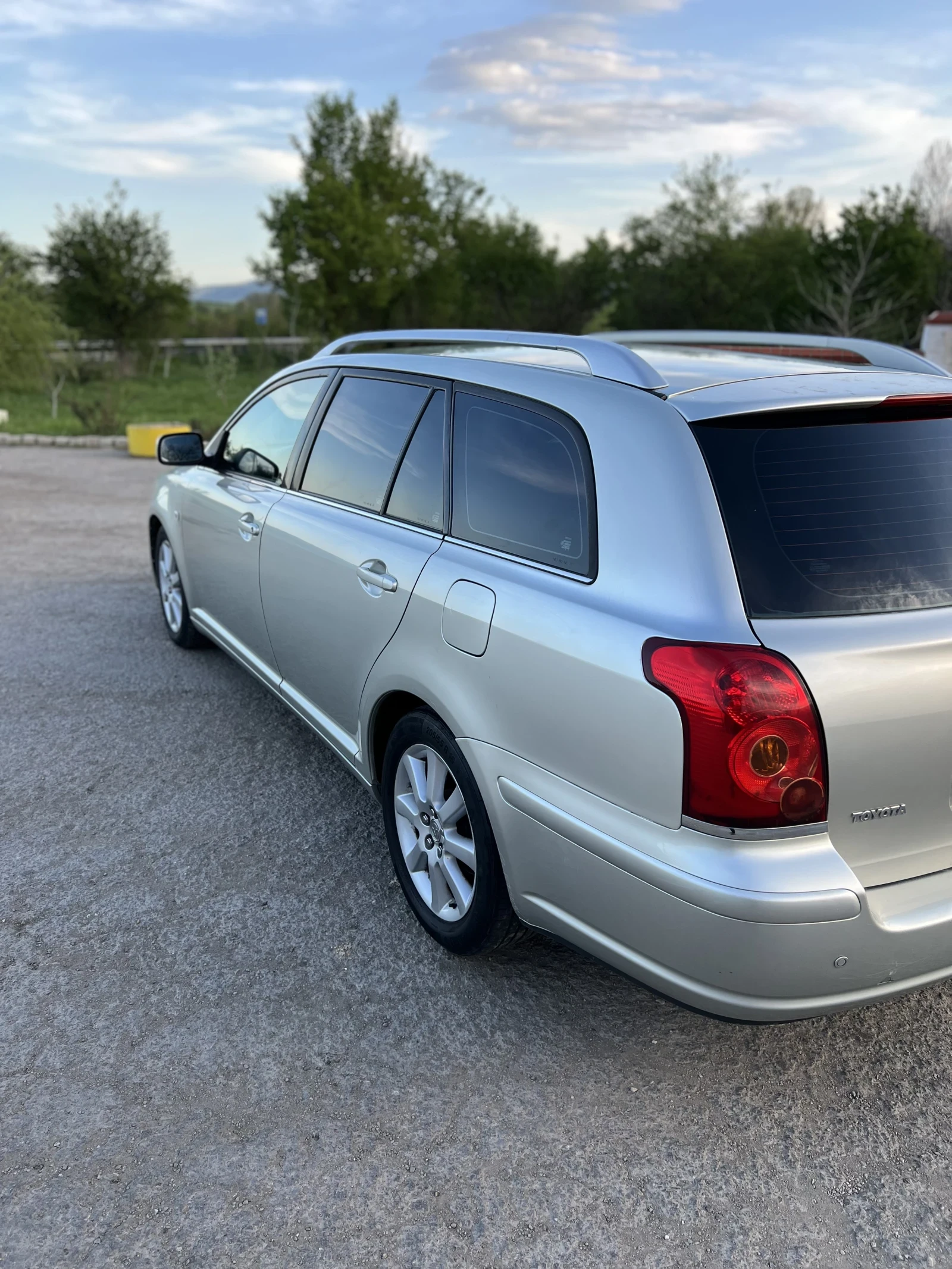 Toyota Avensis 2.0 Бензин 147к.с, снимка 2 - Автомобили и джипове - 56086266
