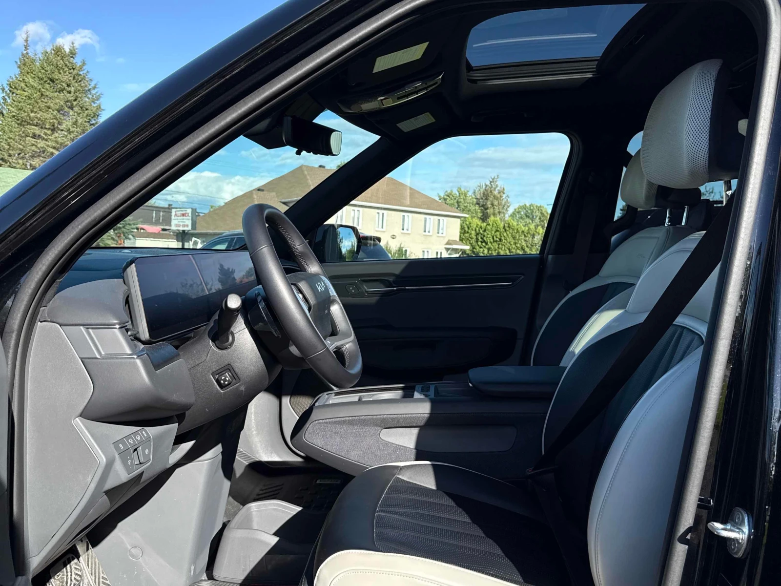 Kia EV9 Land w/GT Line Package AWD * CARFAX * , снимка 11 - Автомобили и джипове - 56087753