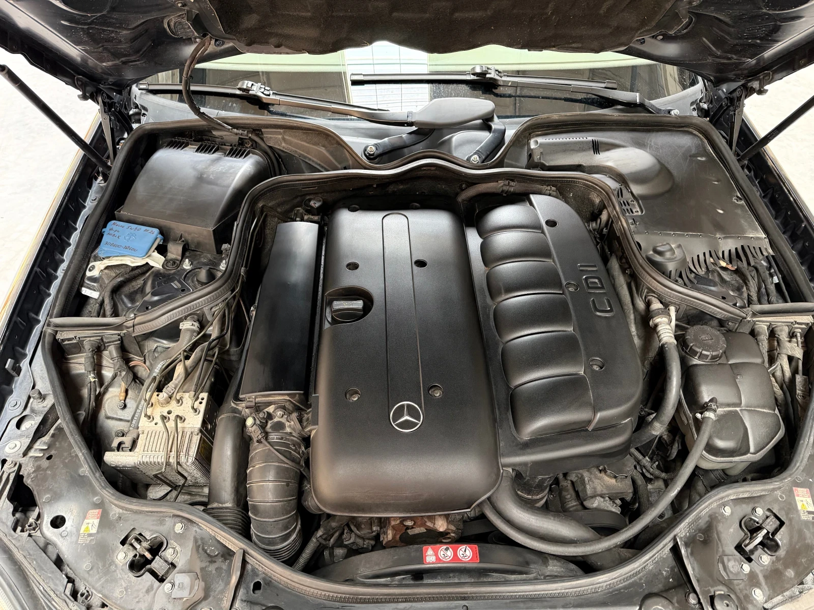 Mercedes-Benz E 280 3.2 CDI Avantgarde, снимка 8 - Автомобили и джипове - 56117668