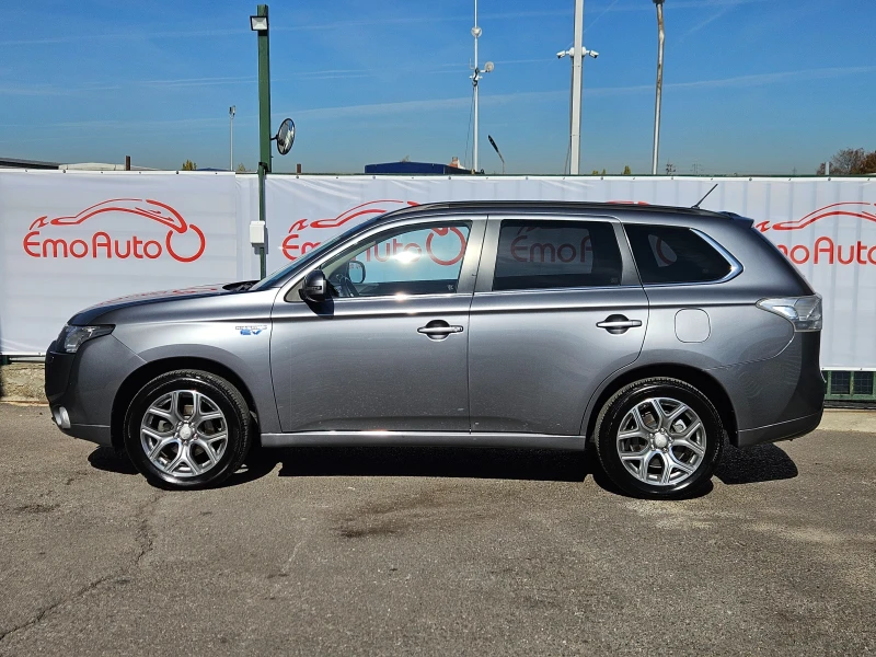 Mitsubishi Outlander 2.0/4WD/Plug-in hybrid/NAVI/ДИСТРОНИК/КОЖА/EURO 5B, снимка 6 - Автомобили и джипове - 47691627