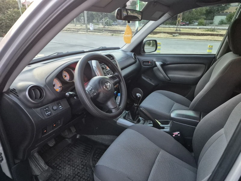 Toyota Rav4 2.0 D4D, снимка 9 - Автомобили и джипове - 52409057
