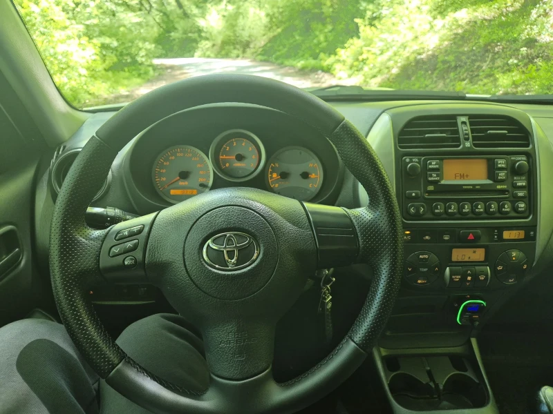 Toyota Rav4 2.0 D4D, снимка 10 - Автомобили и джипове - 52409057