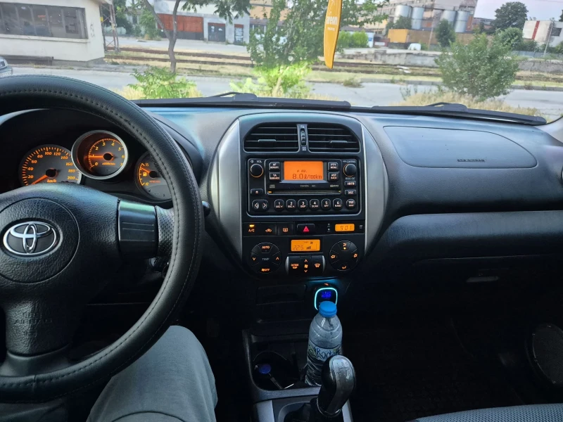 Toyota Rav4 2.0 D4D, снимка 8 - Автомобили и джипове - 52409057