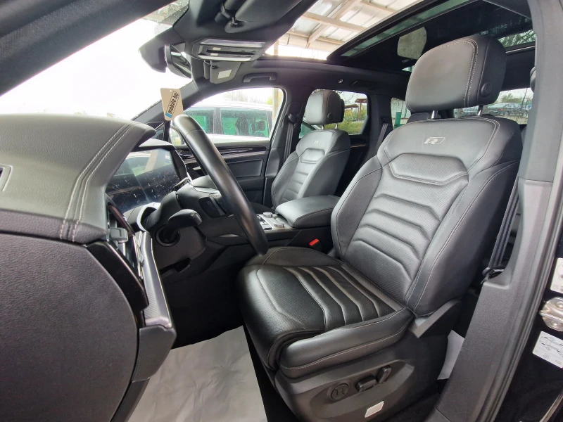 VW Touareg R-lineBlack/Softclose/Hud/Digital/IQmatri/EasyOpen, снимка 9 - Автомобили и джипове - 52428660