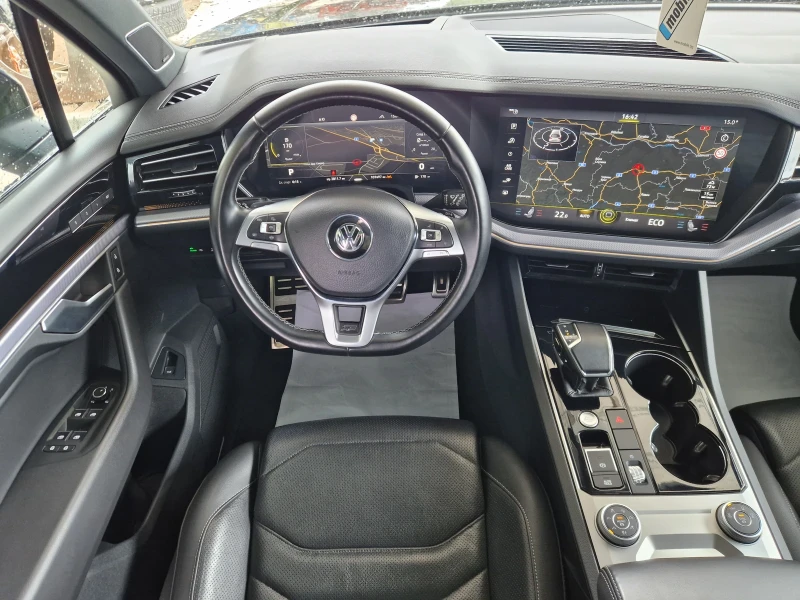 VW Touareg R-lineBlack/Softclose/Hud/Digital/IQmatri/EasyOpen, снимка 10 - Автомобили и джипове - 52428660