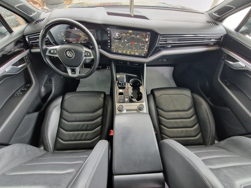 VW Touareg R-lineBlack/Softclose/Hud/Digital/IQmatri/EasyOpen, снимка 11 - Автомобили и джипове - 52428660