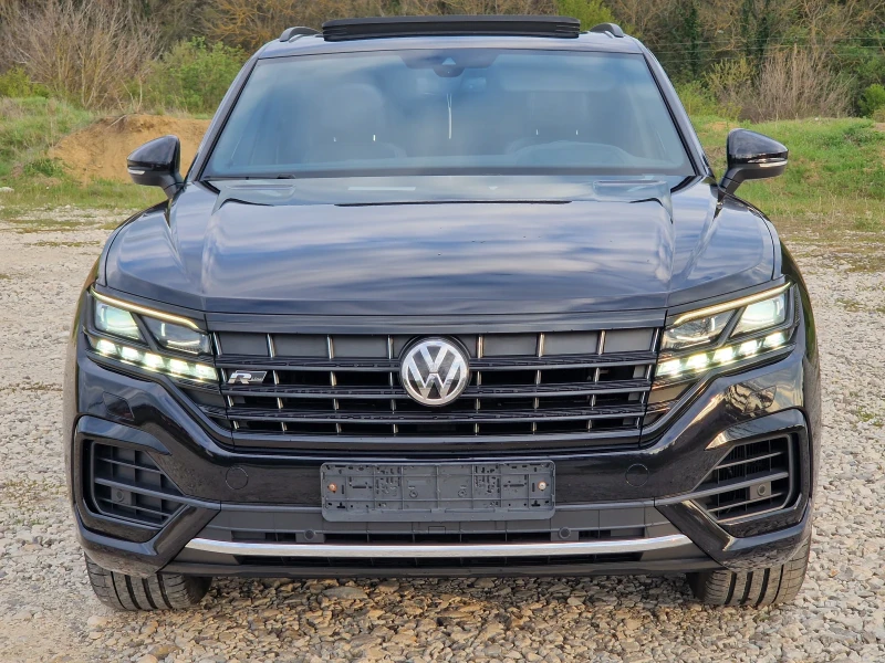 VW Touareg R-lineBlack/Softclose/Hud/Digital/IQmatri/EasyOpen, снимка 2 - Автомобили и джипове - 52428660