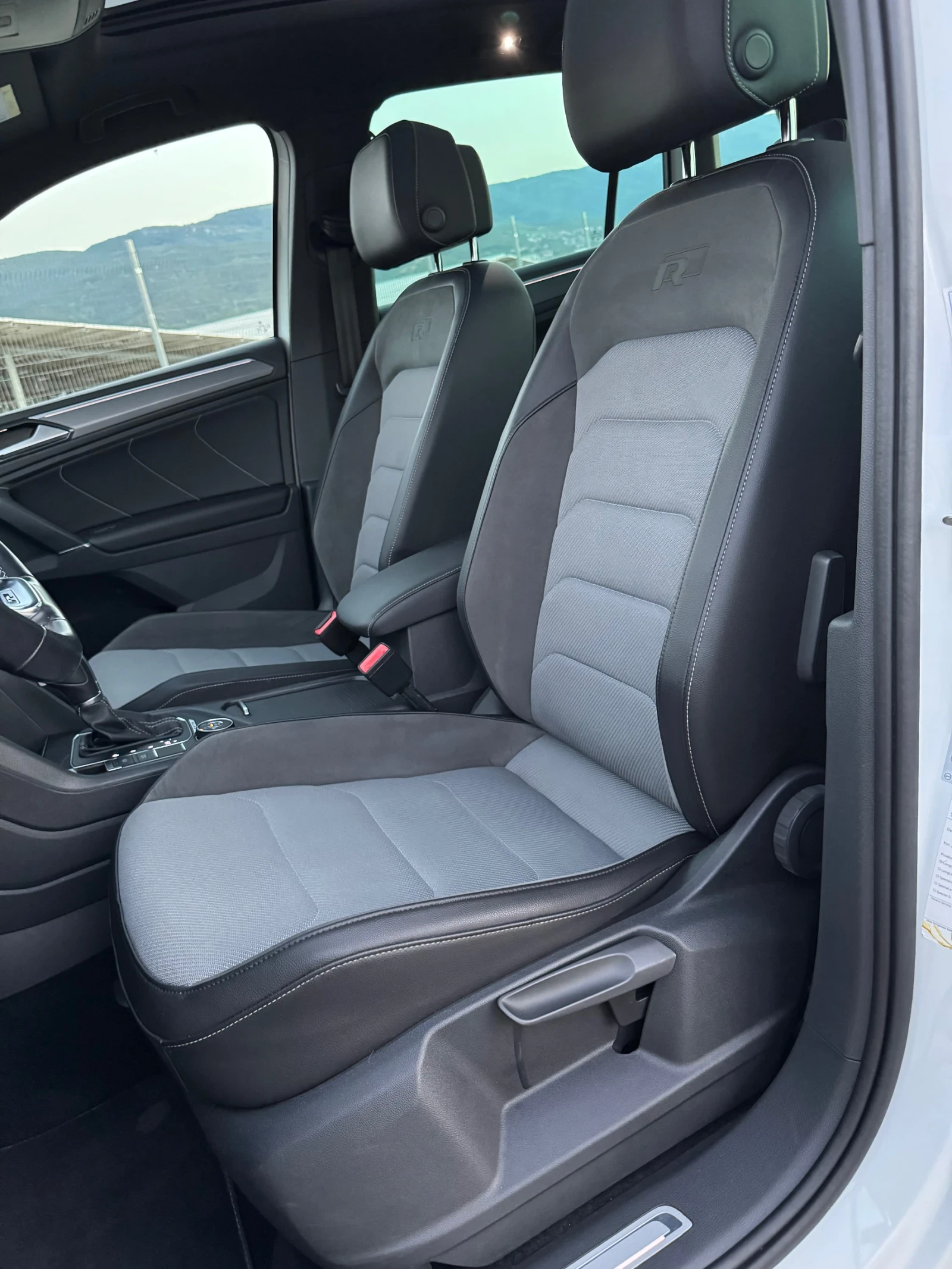 VW Tiguan 2.0TDI R-Line::4MOTION::PANO:KEYLESS::DISTRONIC - изображение 7