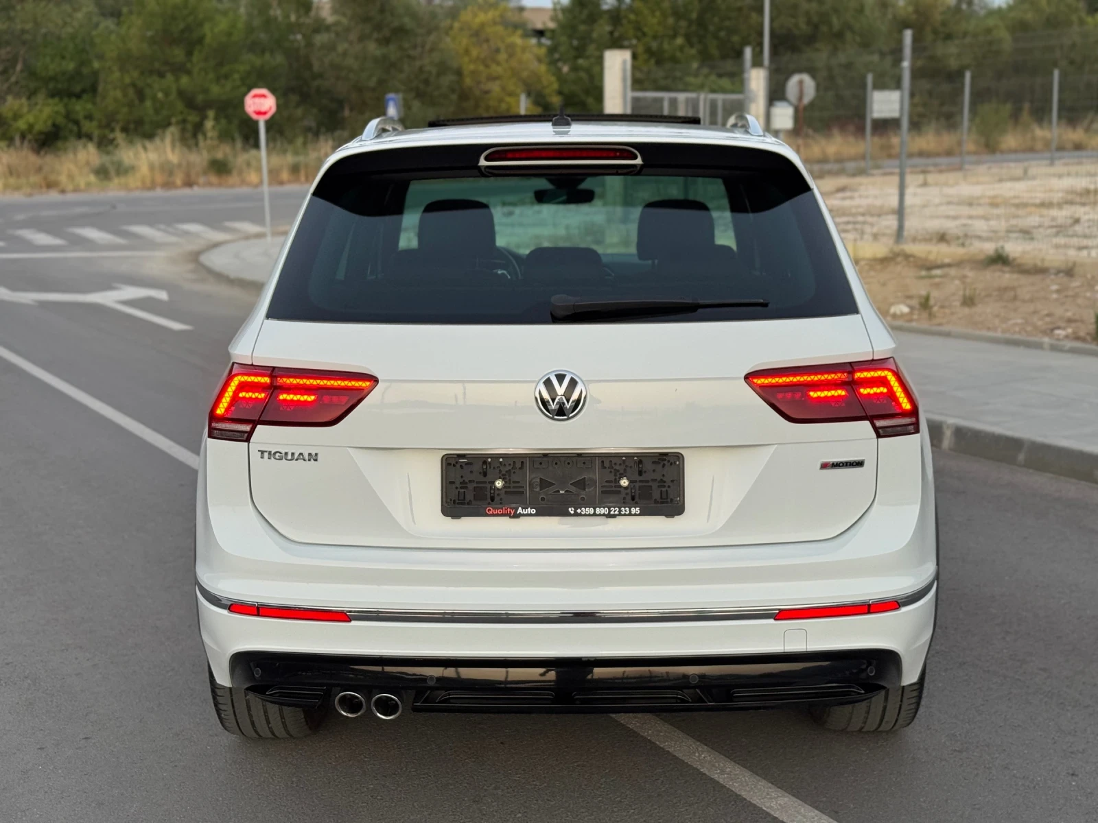 VW Tiguan 2.0TDI R-Line::4MOTION::PANO:KEYLESS::DISTRONIC - изображение 4