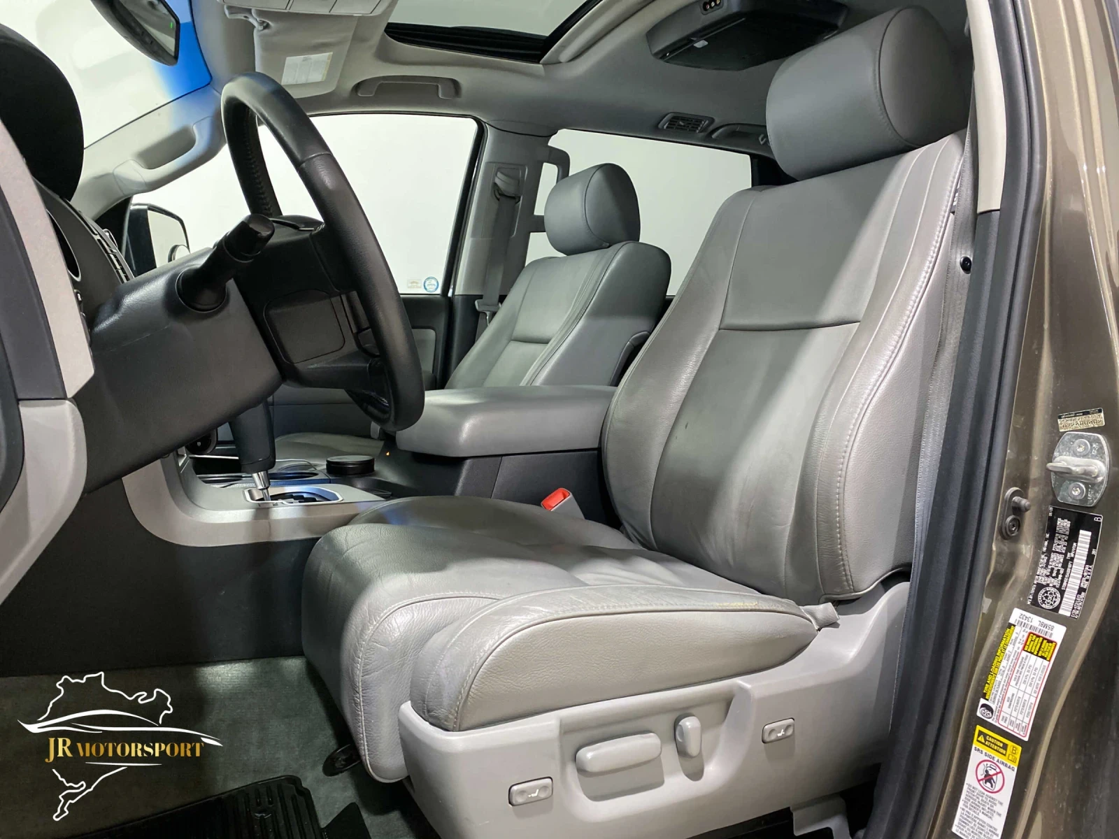 Toyota Sequoia  - изображение 8