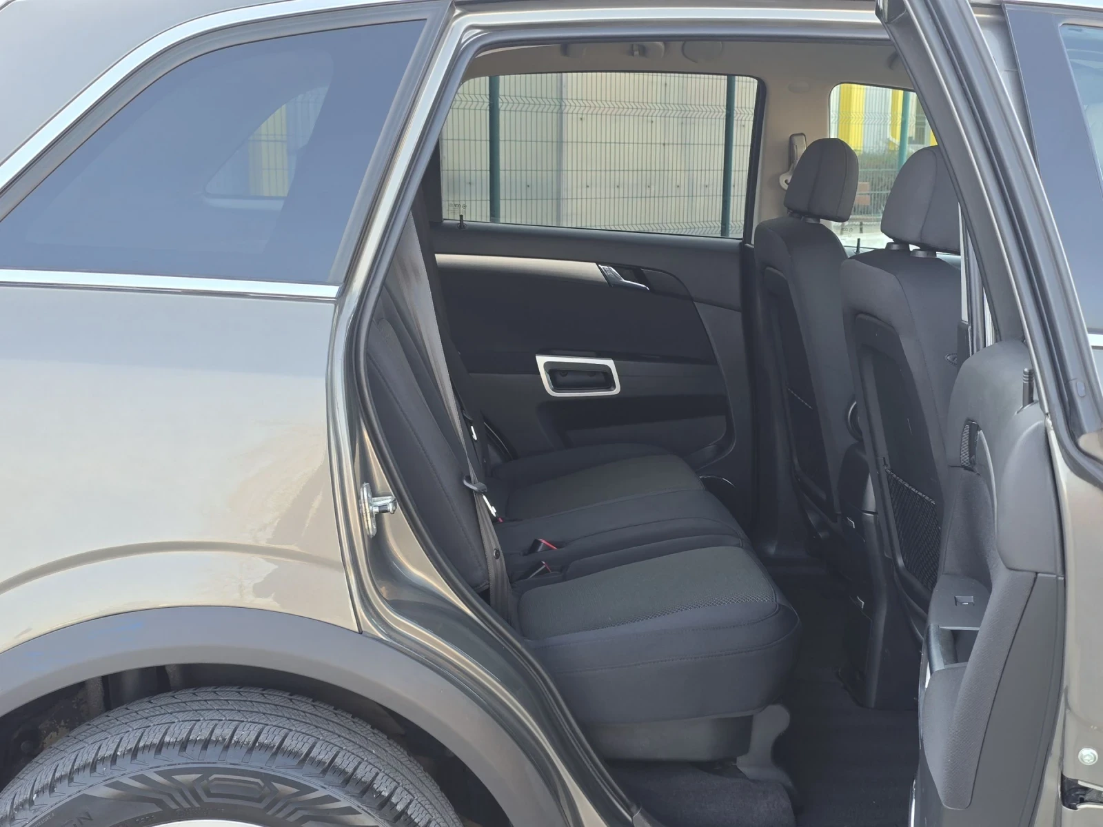 Opel Antara 2.4i/4X4/РЪЧКА/ПЪЛНА СЕРВИЗНА ИСТОРИЯ, снимка 13 - Автомобили и джипове - 53740296