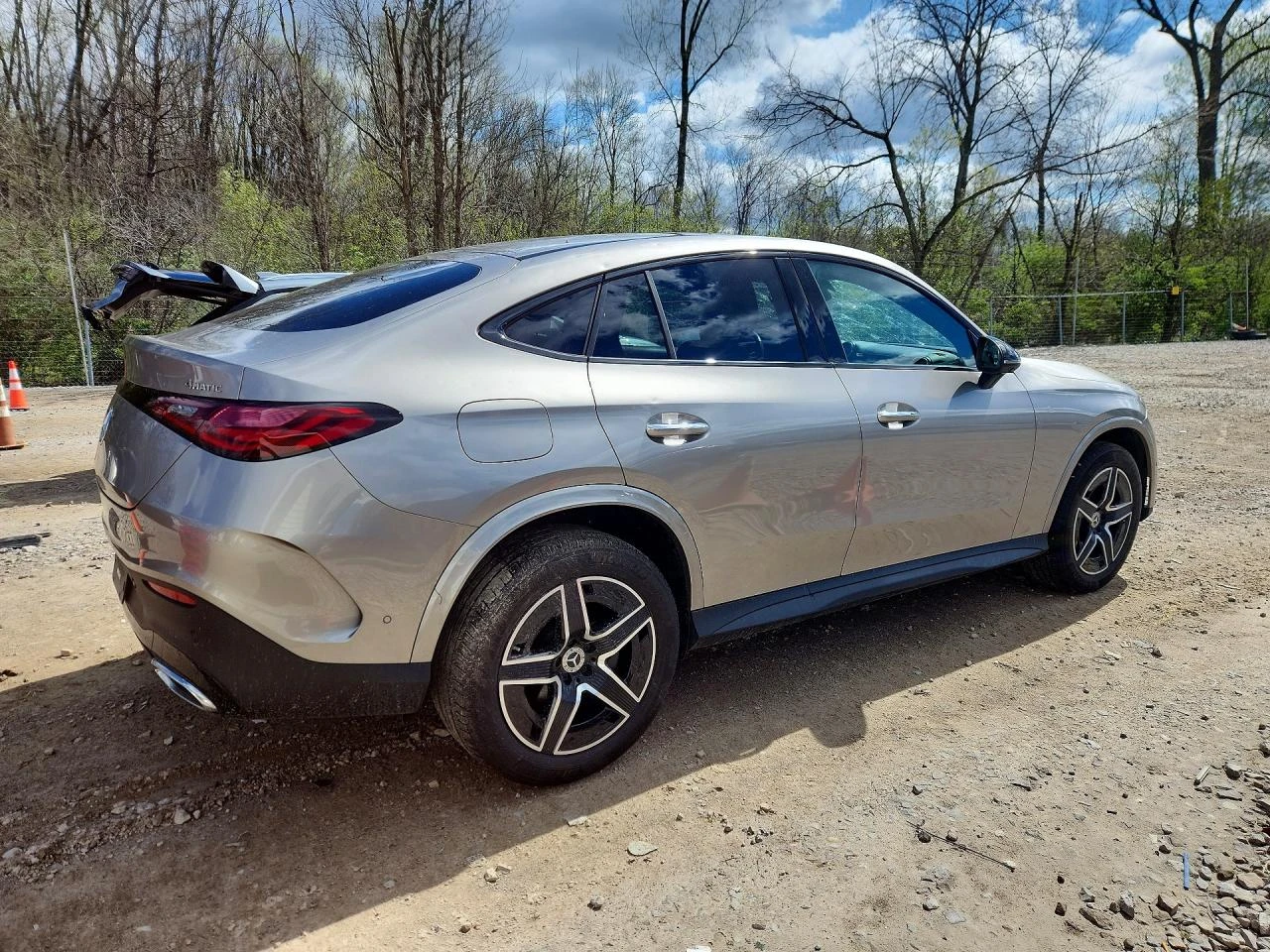 Mercedes-Benz GLC 2.0l Coupe 300 4Matic, снимка 3 - Автомобили и джипове - 54417326