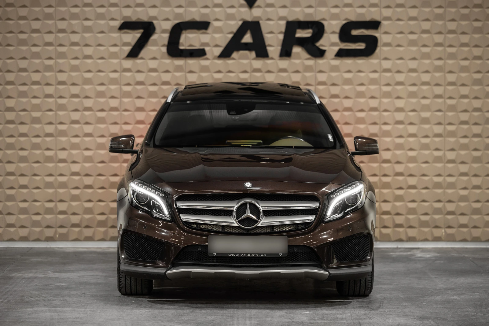 Mercedes-Benz GLA 250  * Панорама * Кожен салон * Подгрев на седалки * , снимка 2 - Автомобили и джипове - 54627479