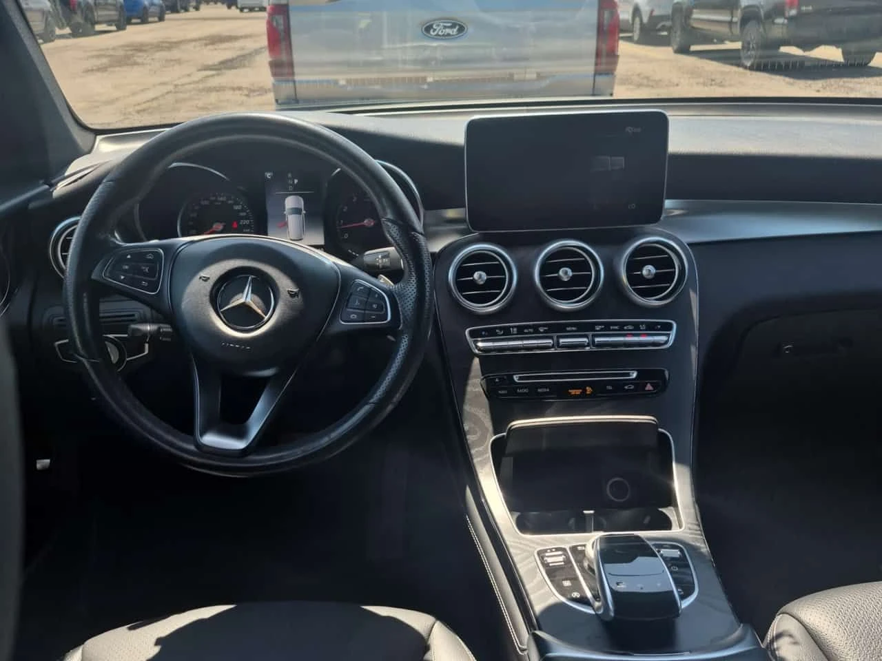 Mercedes-Benz GLC 300 * CARFAX * АВТОКРЕДИТ БЕЗ ПЪРВОНАЧАЛНА ВНОСКА, снимка 10 - Автомобили и джипове - 54697772