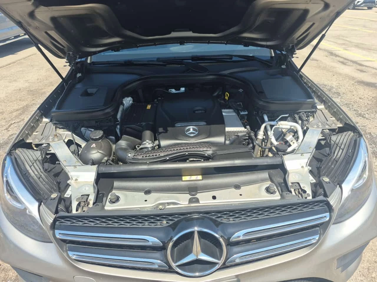 Mercedes-Benz GLC 300 * CARFAX * АВТОКРЕДИТ БЕЗ ПЪРВОНАЧАЛНА ВНОСКА, снимка 16 - Автомобили и джипове - 54697772