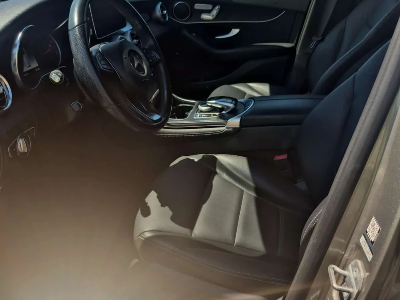 Mercedes-Benz GLC 300 * CARFAX * АВТОКРЕДИТ БЕЗ ПЪРВОНАЧАЛНА ВНОСКА, снимка 7 - Автомобили и джипове - 54697772