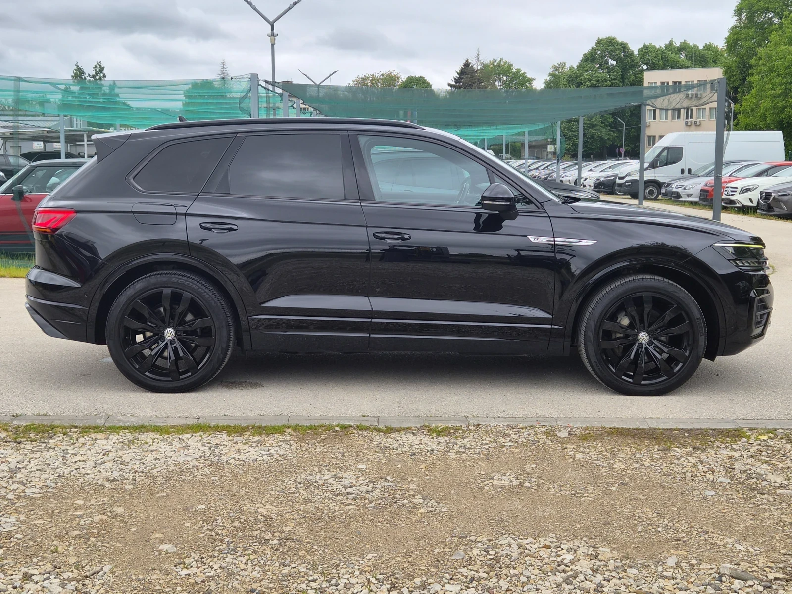 VW Touareg R-LINE Black/Soft close/Digital/EasyOpen/IQ Matrix, снимка 4 - Автомобили и джипове - 54801704