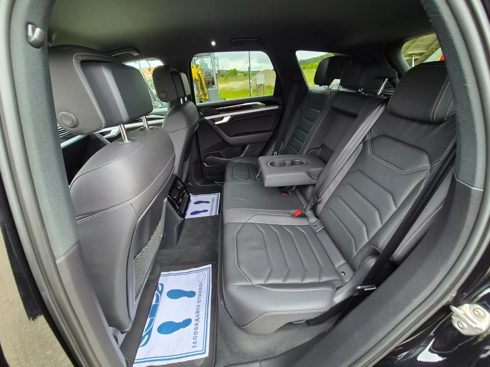 VW Touareg R-LINE Black/Soft close/Digital/EasyOpen/IQ Matrix, снимка 10 - Автомобили и джипове - 54801704