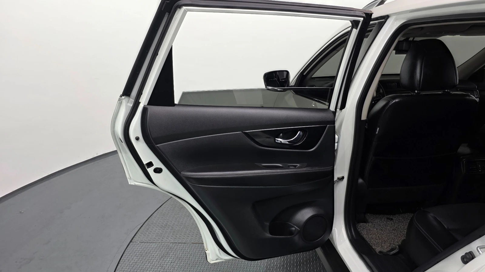 Nissan X-trail 2.5 4WD * ПОДГРЕВ * ПАНОРАМА * КАМЕРА, снимка 9 - Автомобили и джипове - 56115951